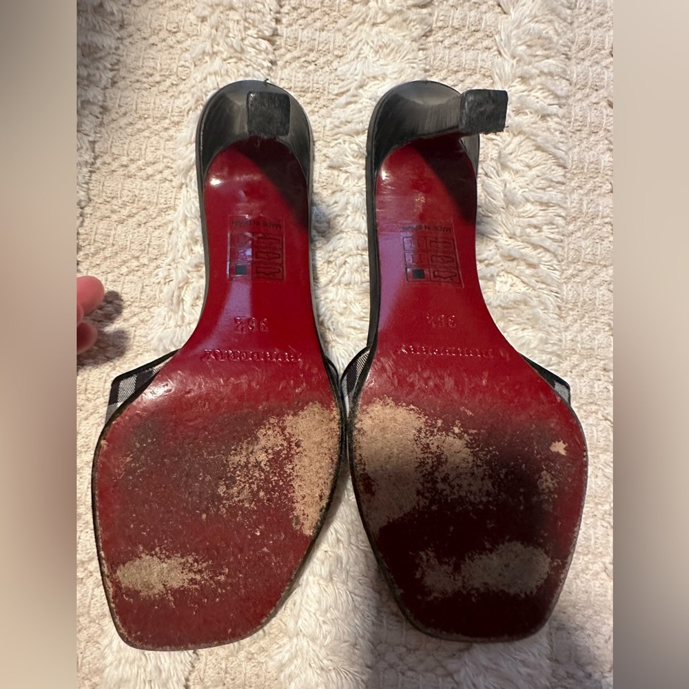 Burberry Black and Red Mules with Iconic Design - Picture 5 of 8